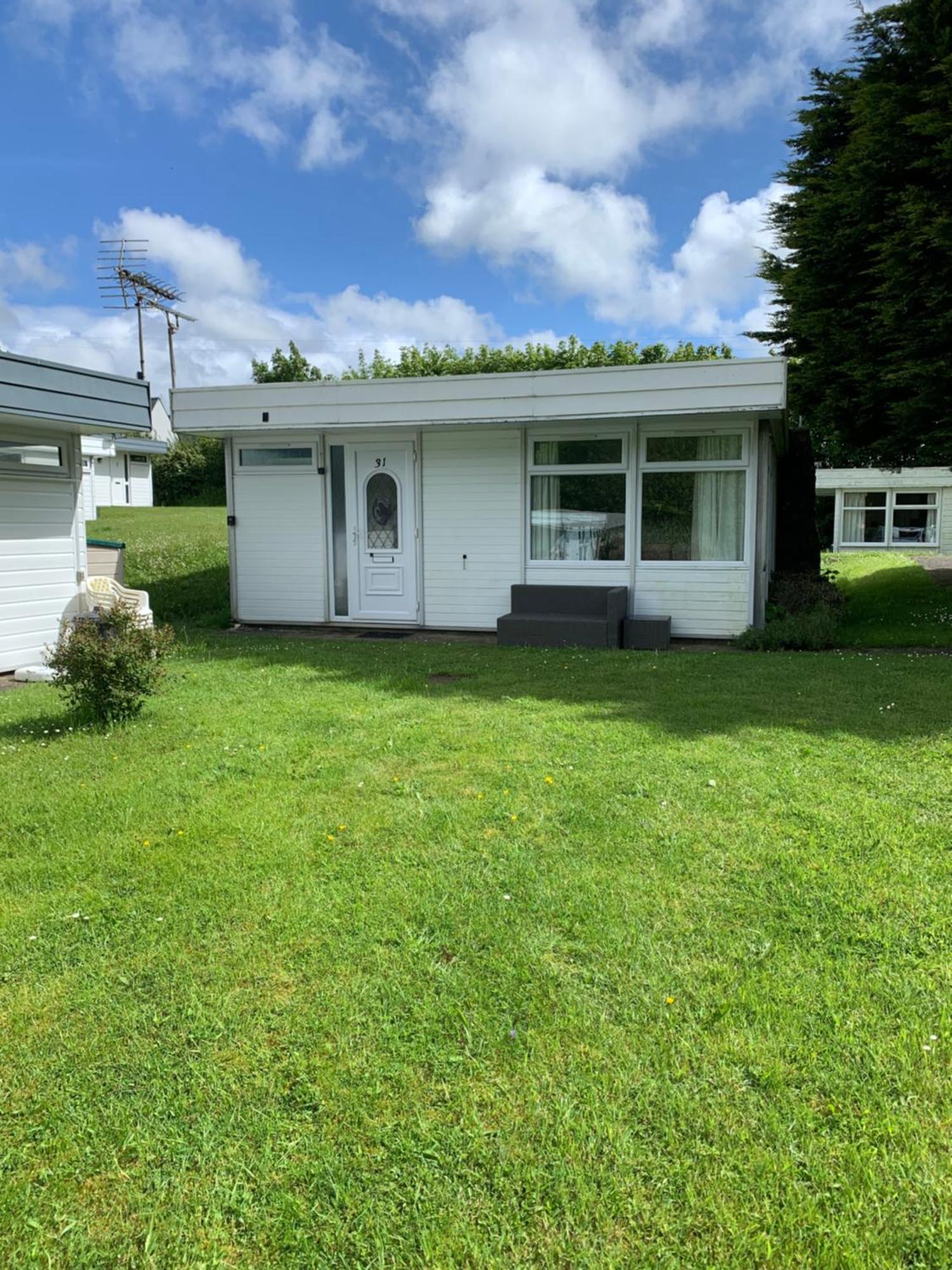 Woodland Chalet Close To Beach Villa Roch Buitenkant foto